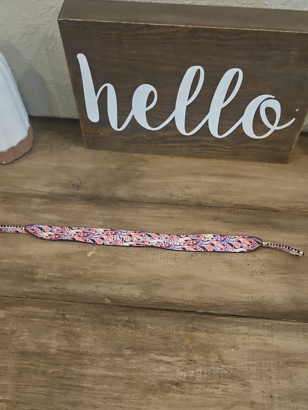 Simply Southern Patterned Pink Paisley Women’s Eyeglass Holder
